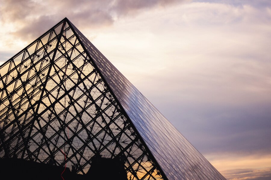 Top 5 lugares imperdíveis para visitar em Paris museu louvre